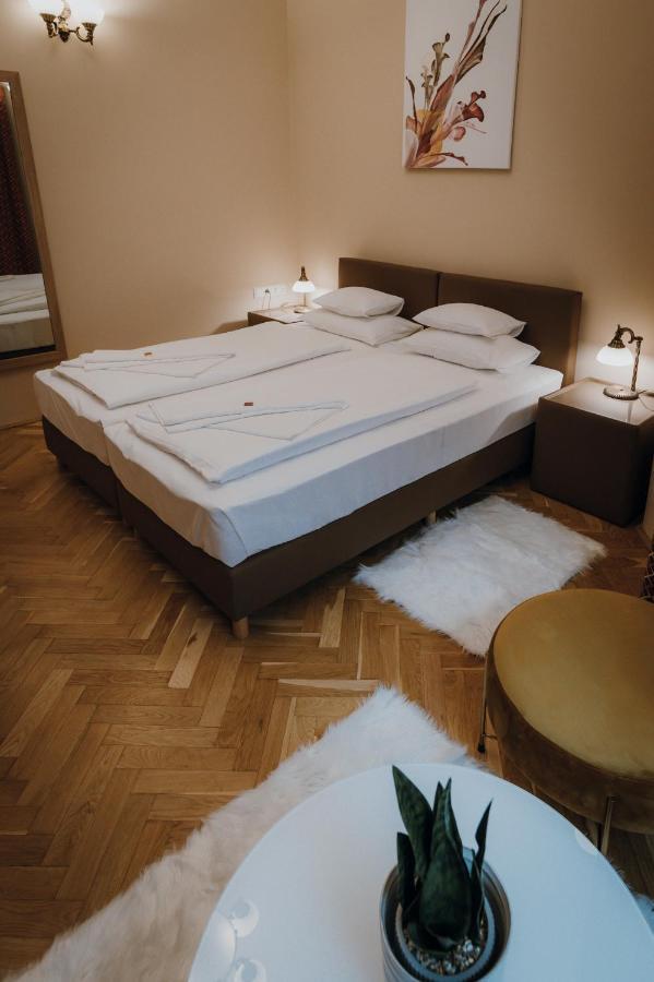 Dozsa Apartman Szeged Exterior photo